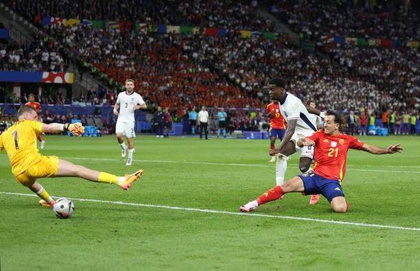 华体会体育官网app-重伤归来攻入绝杀制胜球!奥亚萨瓦尔诠释天道酬勤