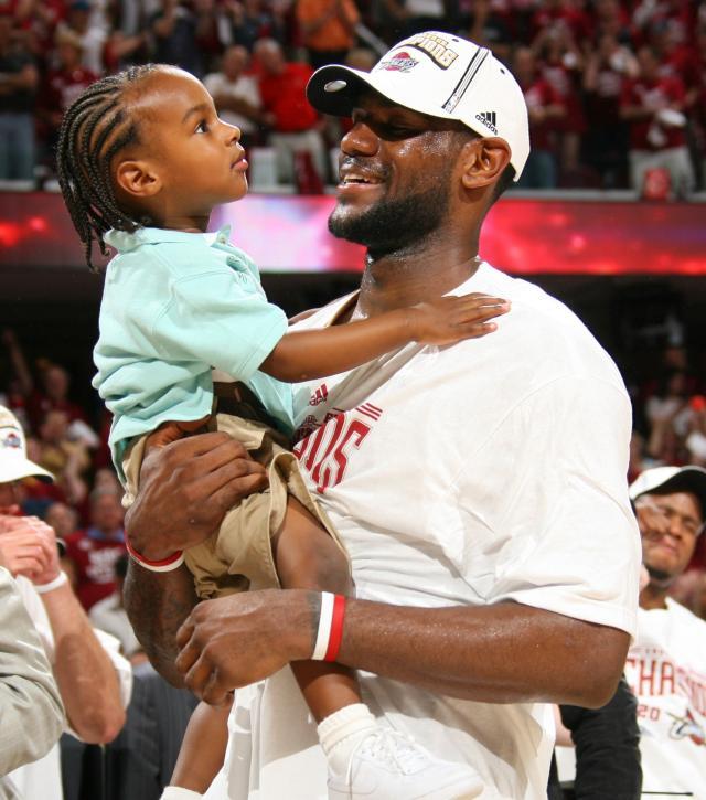 华体会官网-无悬念!湖人55位选布朗尼 成就历史首对父子同队